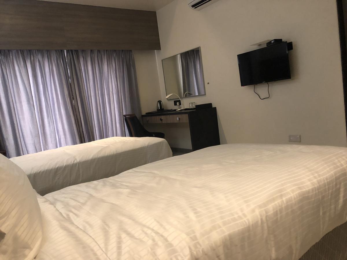 Hotel Sharanam Shegaon Bagian luar foto