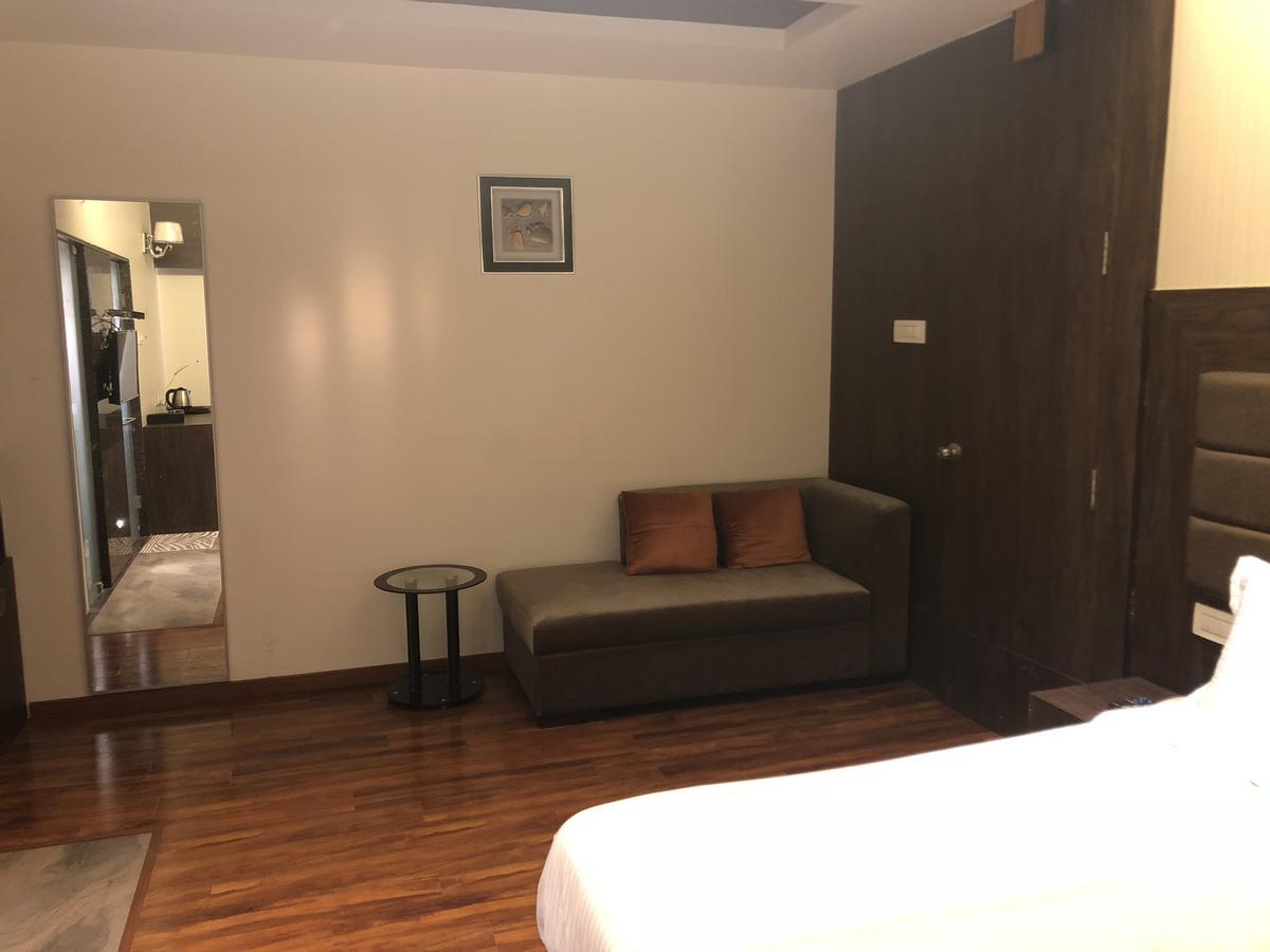 Hotel Sharanam Shegaon Bagian luar foto