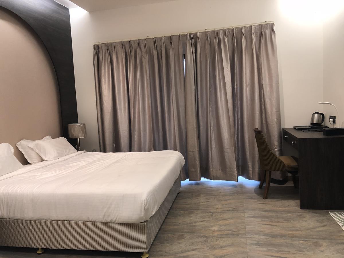 Hotel Sharanam Shegaon Bagian luar foto