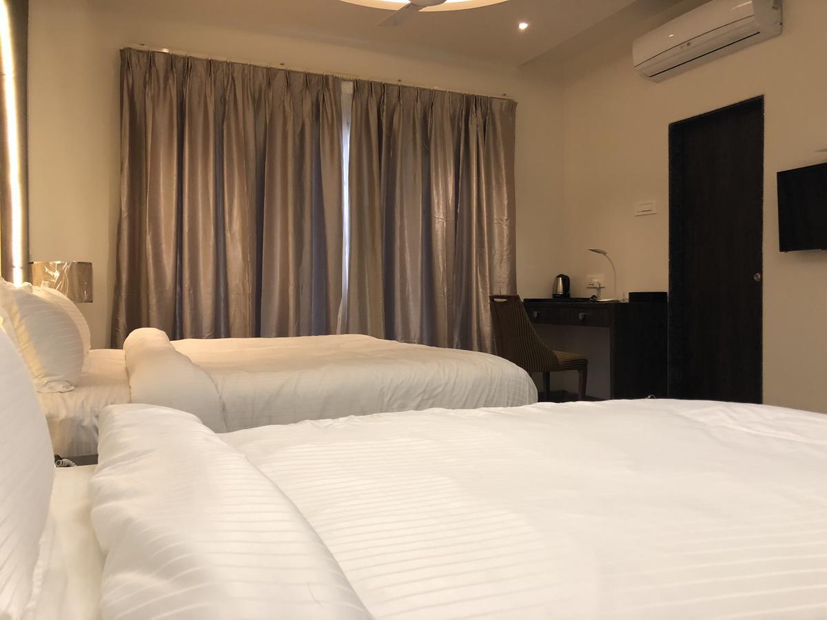 Hotel Sharanam Shegaon Bagian luar foto